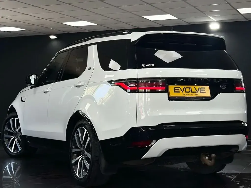 Used Land Rover Discovery 5 SE Dynamic 250 HP (183 kW) 2021 White SUV