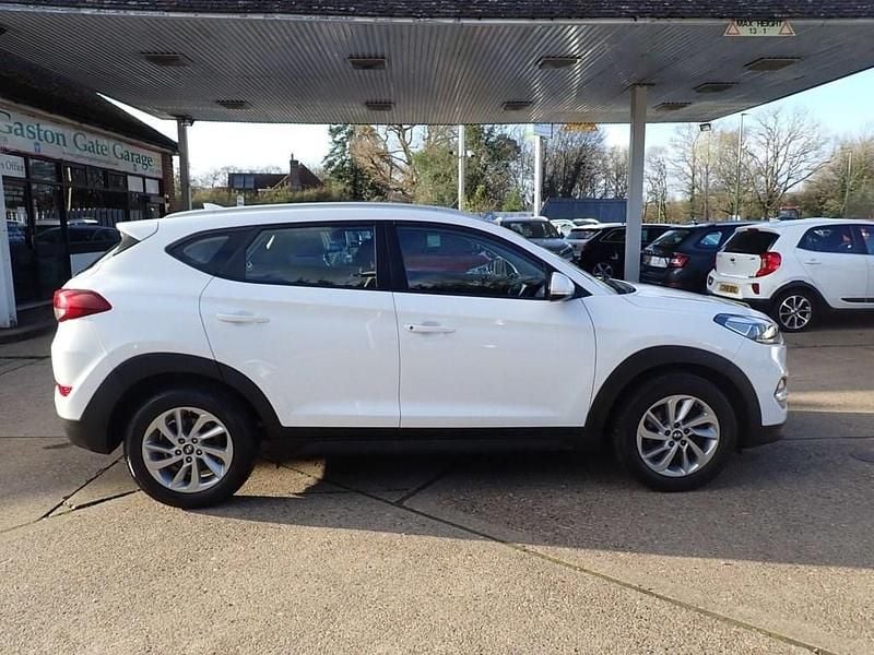 Used Hyundai Tucson SE 116 HP (85 kW) 2016 White SUV