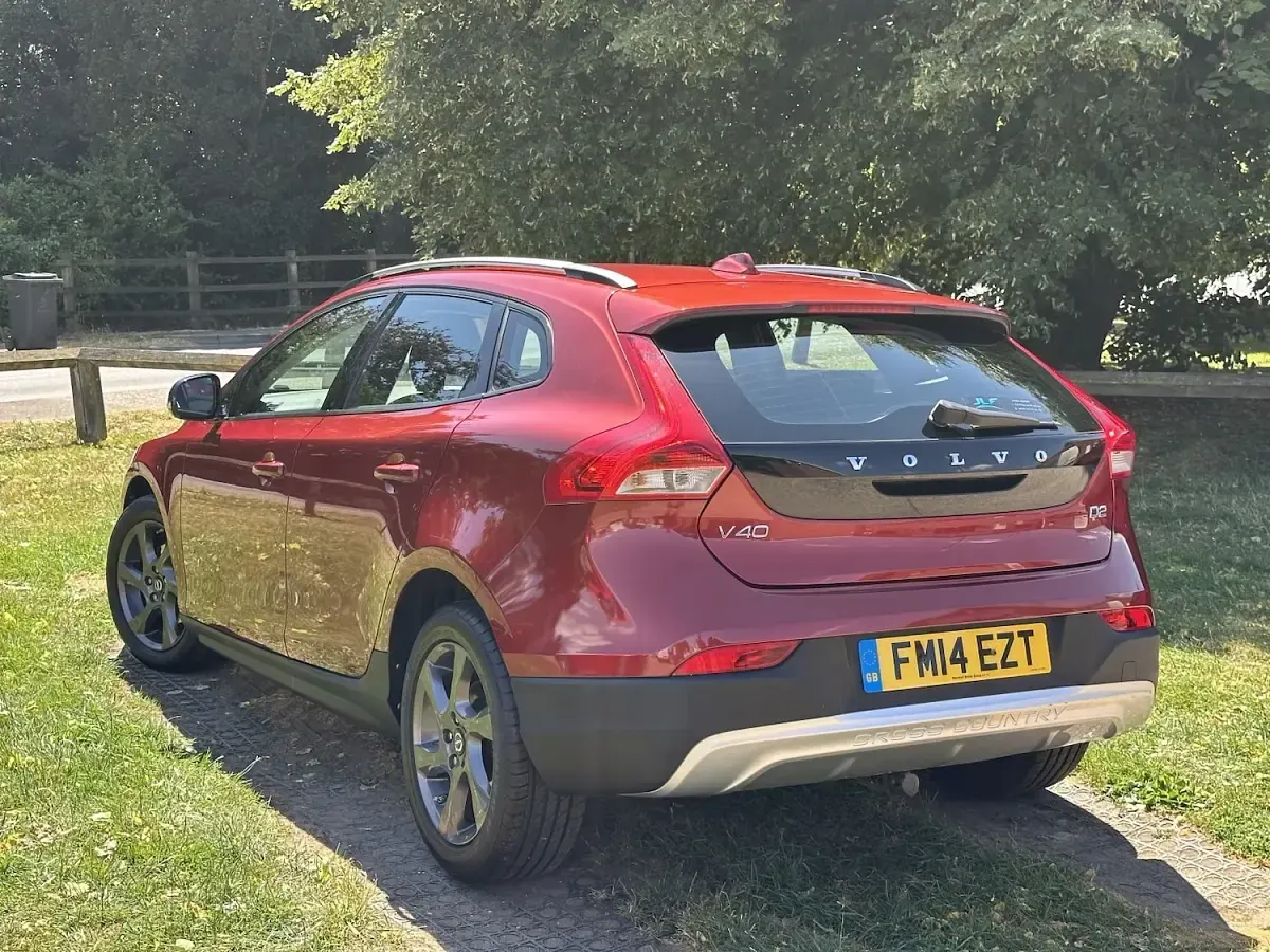 Used Volvo V40 2014 Red Hatchback