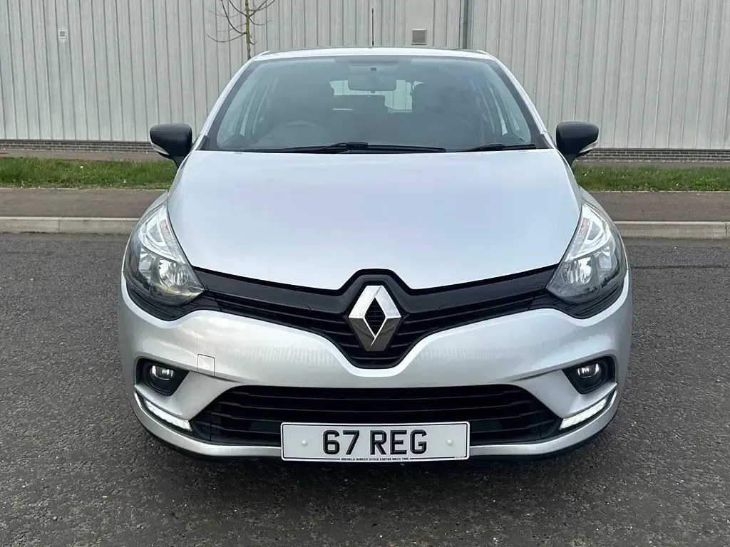Used Renault Clio Play 90 HP (66 kW) 2017 Silver Hatchback