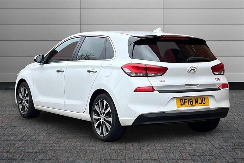 Used Hyundai i30 Premium 140 HP (102 kW) 2018 Polar white Hatchback
