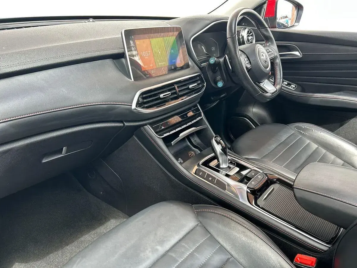 Używany MG HS Exclusive 162 KM (119 kW) 2023 Czerwony SUV