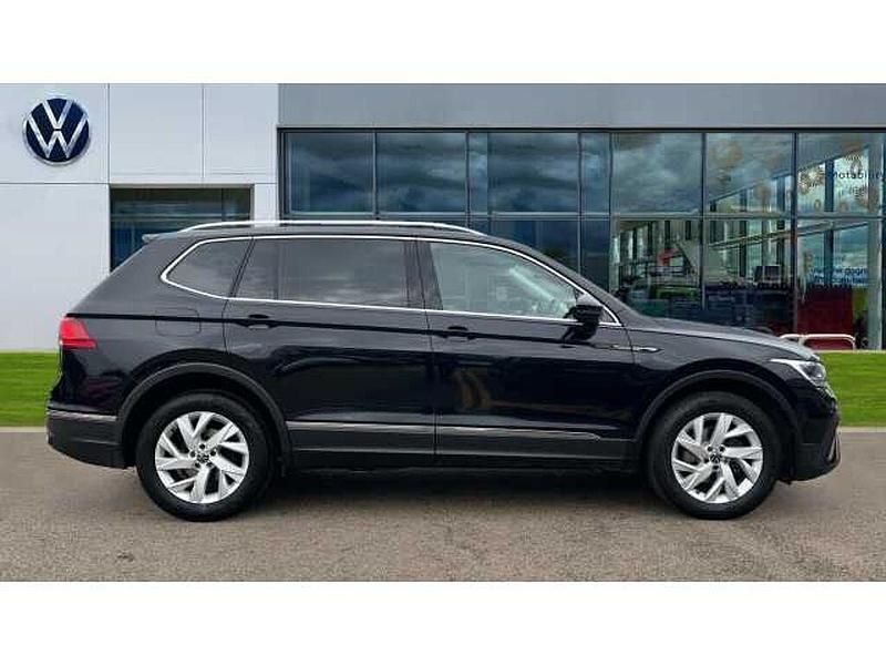 Used VW Tiguan Allspace Life 150 HP (110 kW) 2023 Deep black pearl SUV