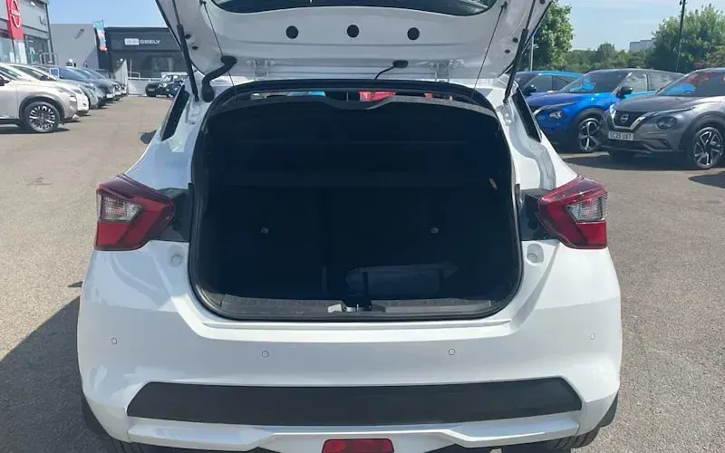 Used Nissan Micra Tekna 92 HP (67 kW) 2022 White Hatchback