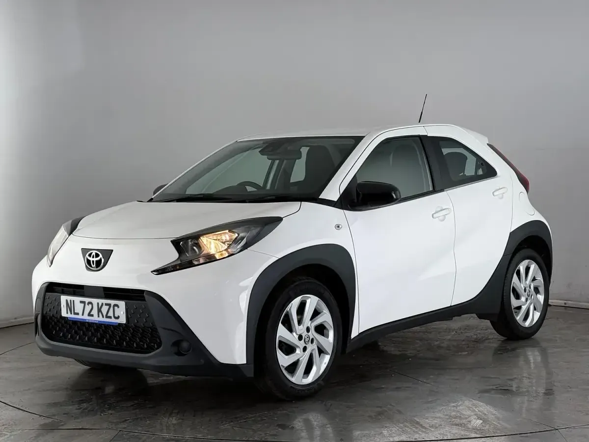 Used Toyota Aygo X PURE 2022 White SUV