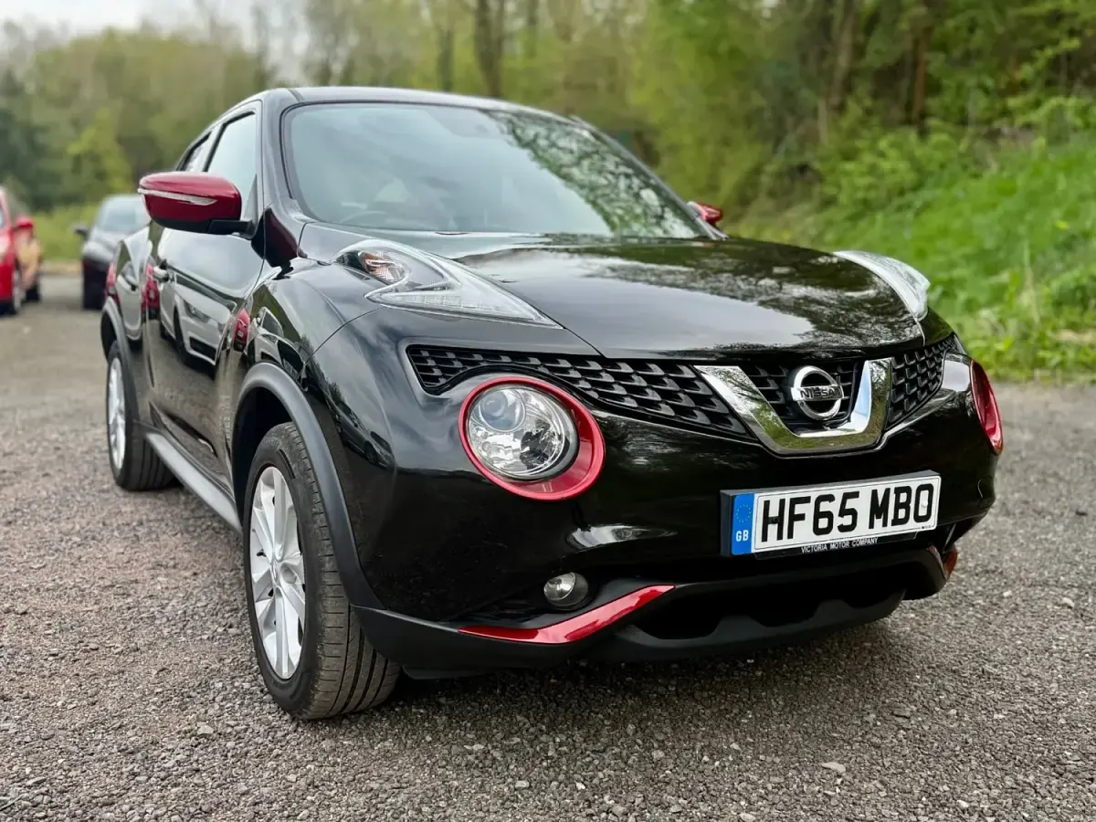 Usado Nissan Juke Acenta Premium 115 HP (84 kW) 2015 Preto SUV