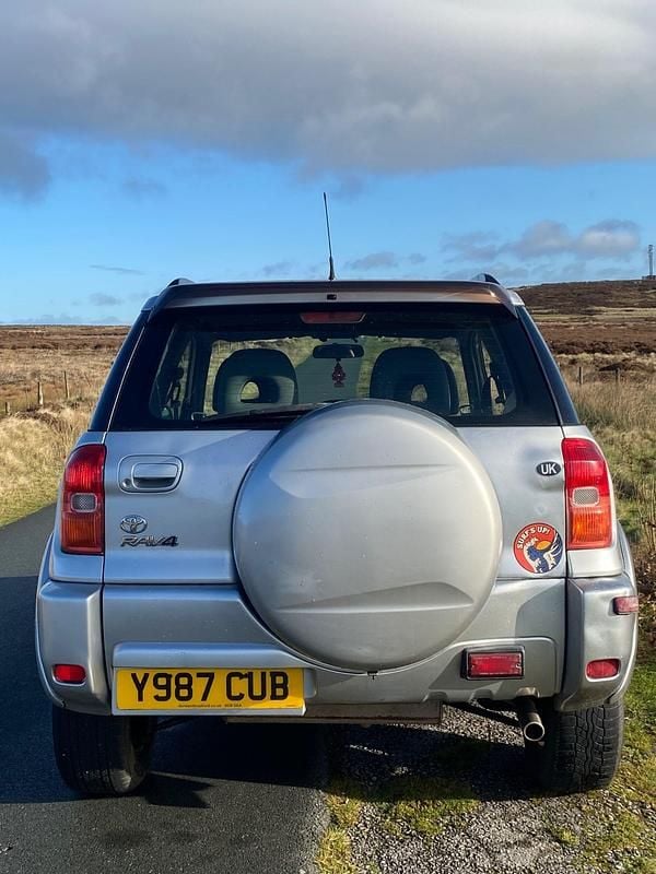 Used Toyota RAV4 2001 Silver Hatchback
