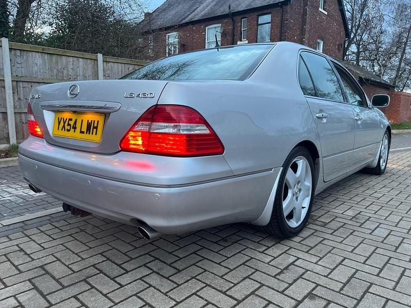 Used Lexus LS430 277 HP (203 kW) 2004 Silver Sedan