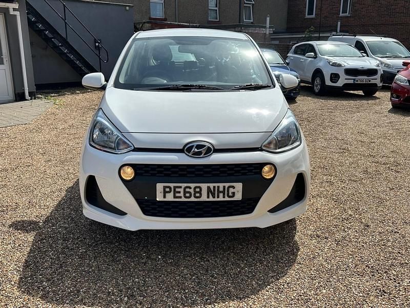 Used Hyundai i10 SE 2018 White Hatchback