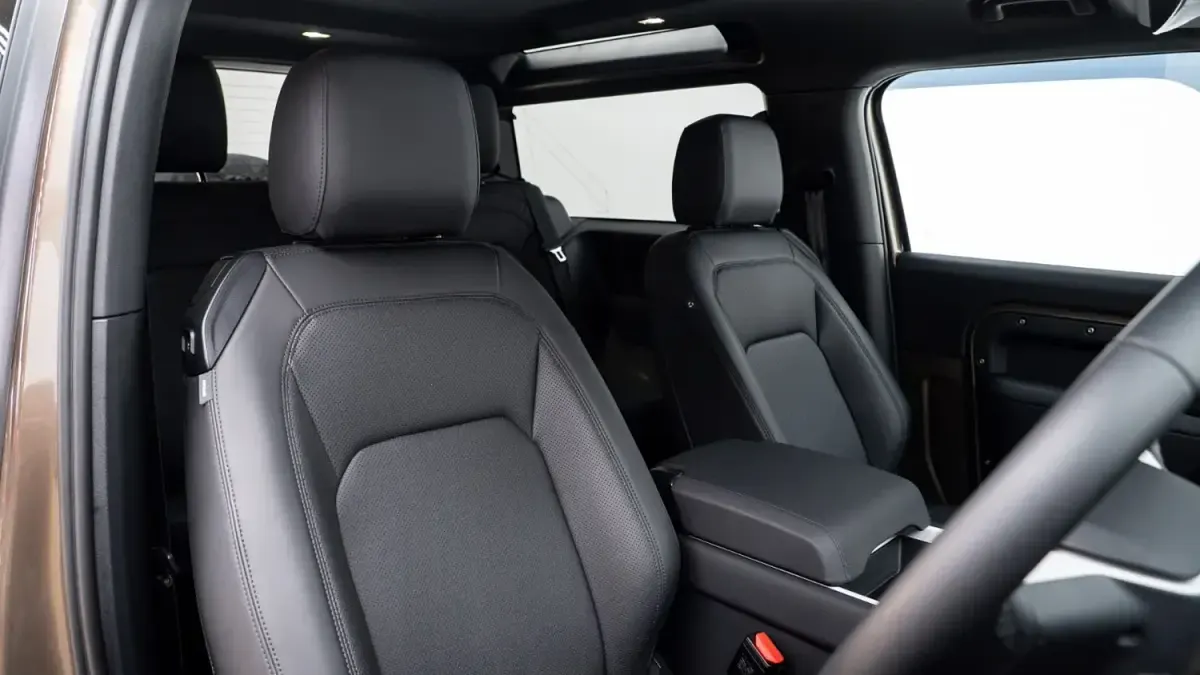 Usado Land Rover Defender SE Dynamic 2024 Marrón SUV