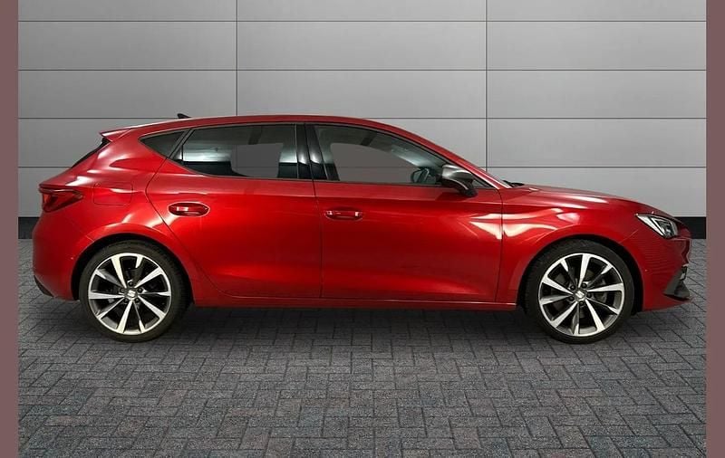 Used Seat Leon FR First Edition 147 HP (108 kW) 2020 Red Hatchback