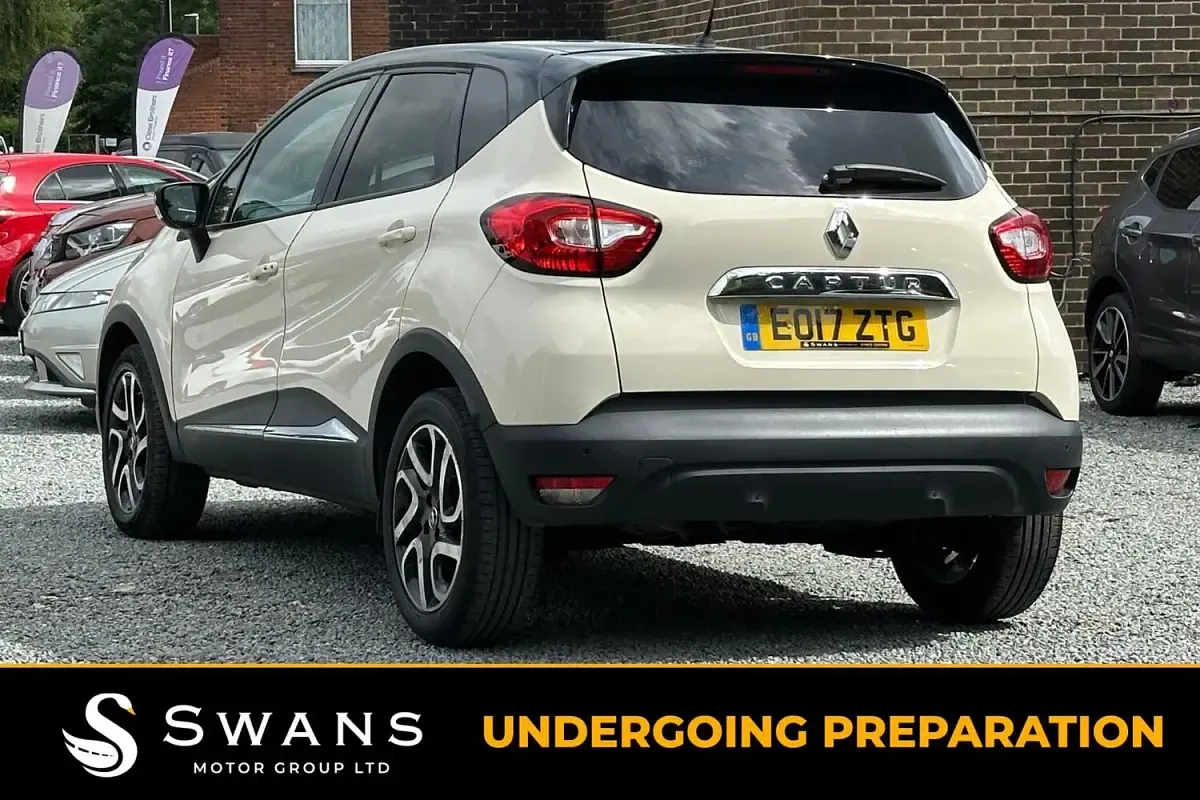 Used Renault Captur Dynamique 90 HP (66 kW) 2017 White SUV
