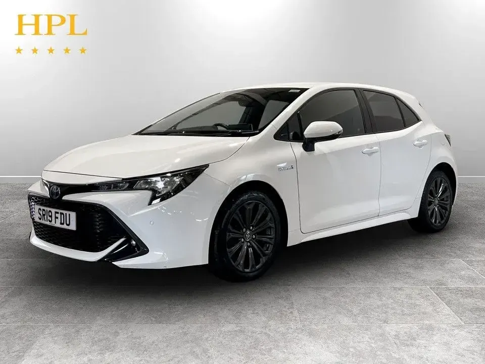 Używany Toyota Corolla Design 122 KM (89 kW) 2019 Biały Hatchback