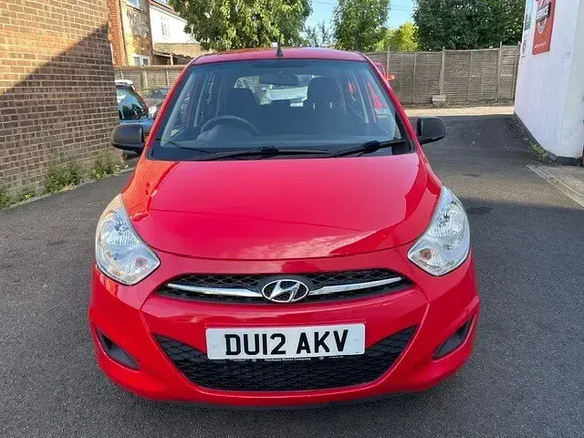 Used Hyundai i10 Classic 86 HP (63 kW) 2012 Red Hatchback