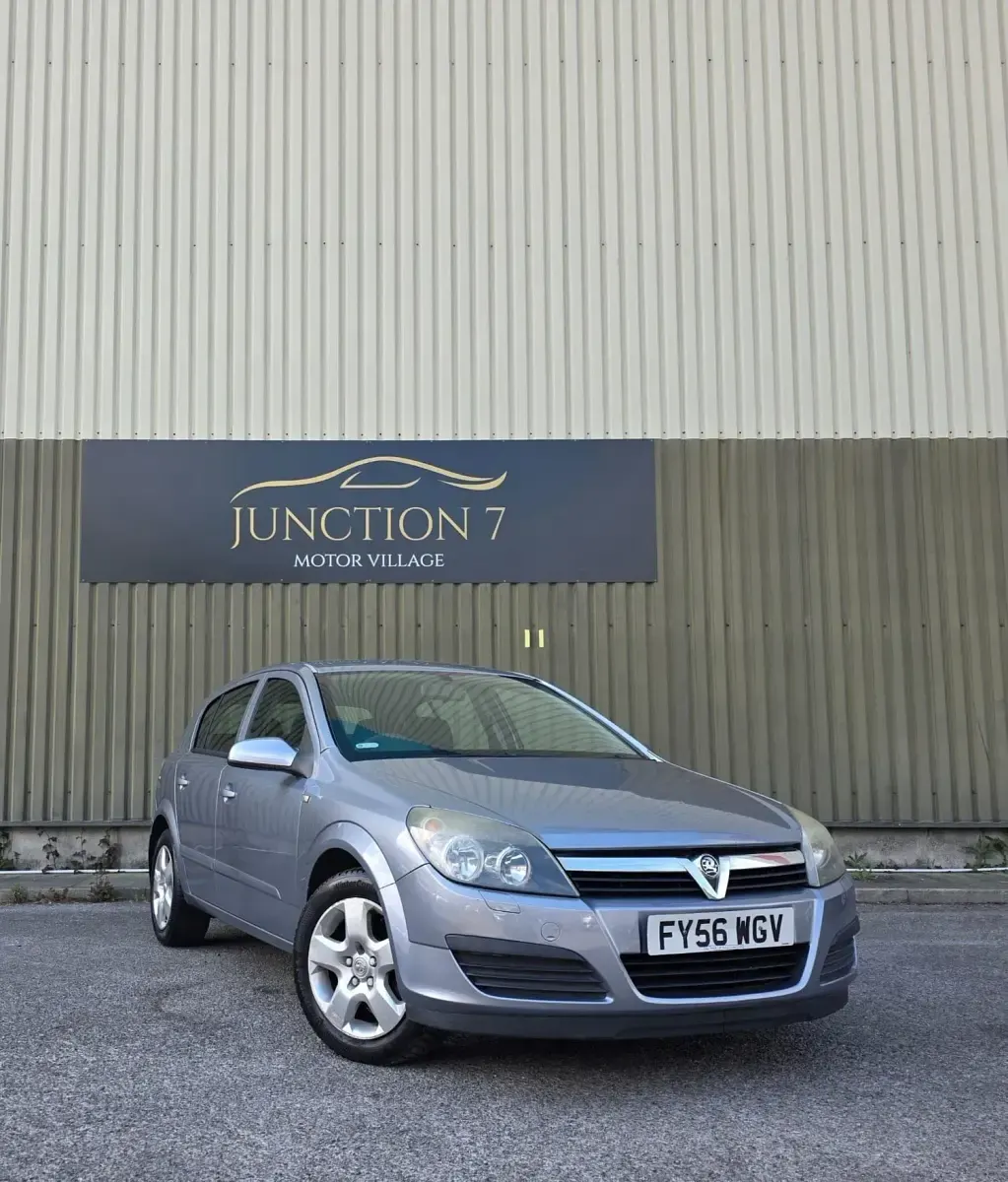 Second-hand Vauxhall Astra 2006 Argintiu Hatchback