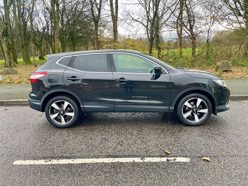 Used Nissan Qashqai N-TEC 115 HP (84 kW) 2015 Black SUV