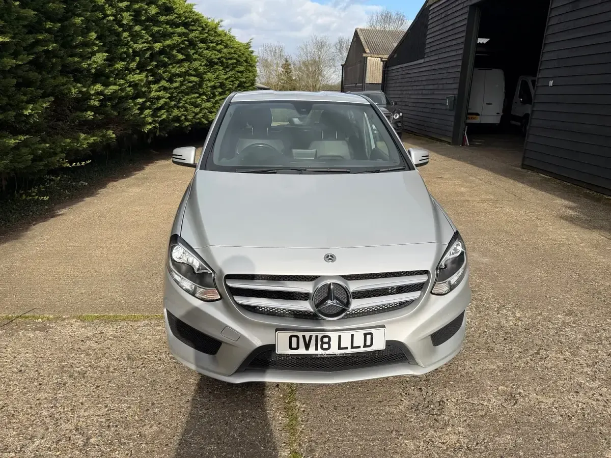 Used Mercedes B180 AMG line 109 HP (80 kW) 2018 Silver Hatchback