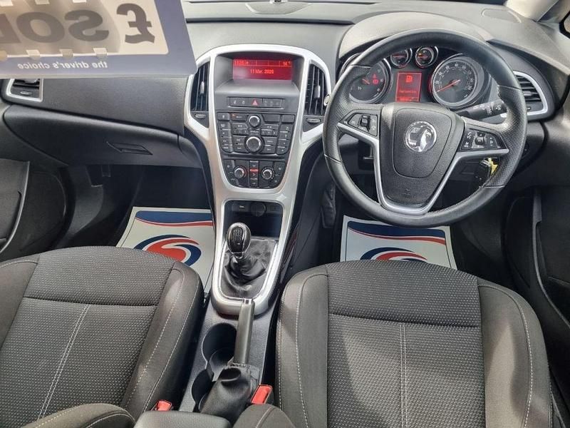 Used Vauxhall Astra SRi 165 HP (121 kW) 2015 Black Hatchback