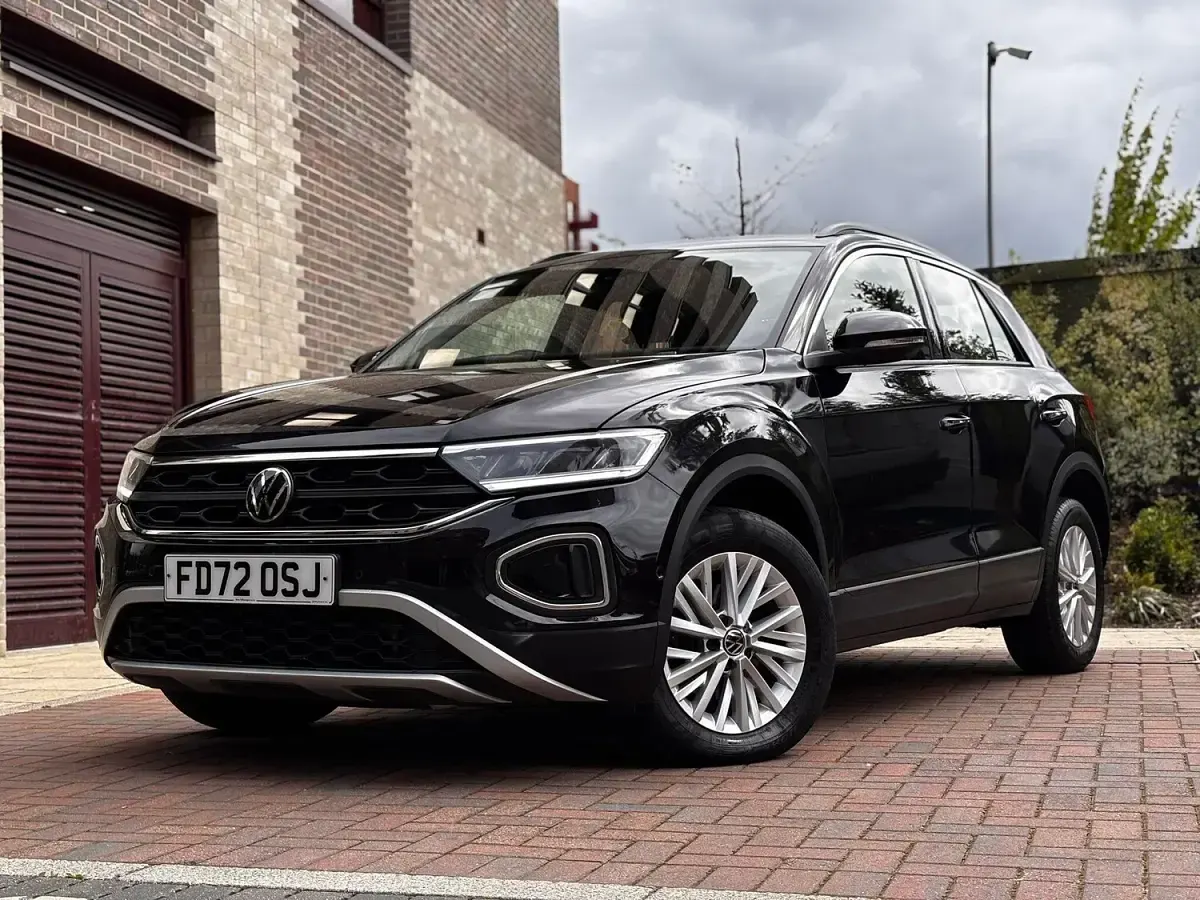 Used VW T-Roc Life 150 HP (110 kW) 2023 Black SUV