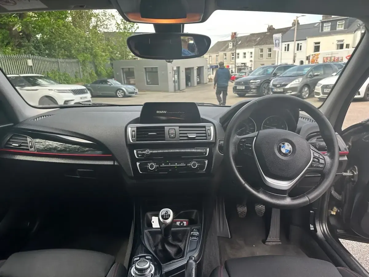 Usado BMW 118 Sport Line 2017 Preto Citadino