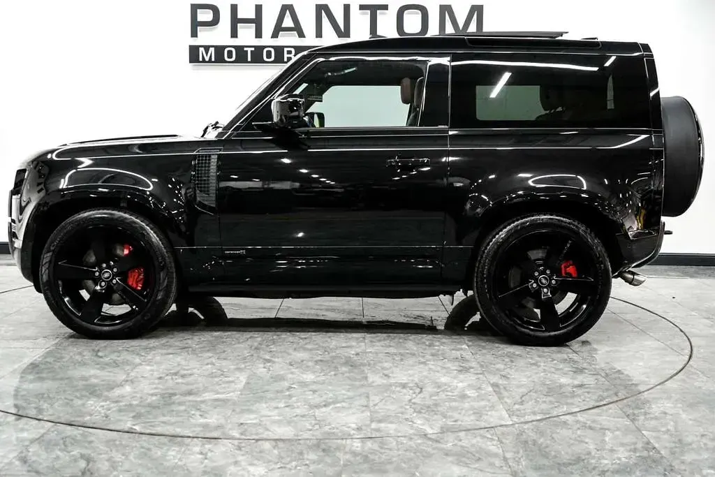 Used Land Rover Defender S 425 HP (312 kW) 2025 Black SUV