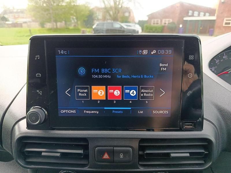 Second-hand Peugeot Partner Premium 130 CP (95 kW) 2023 Negru Monovolum
