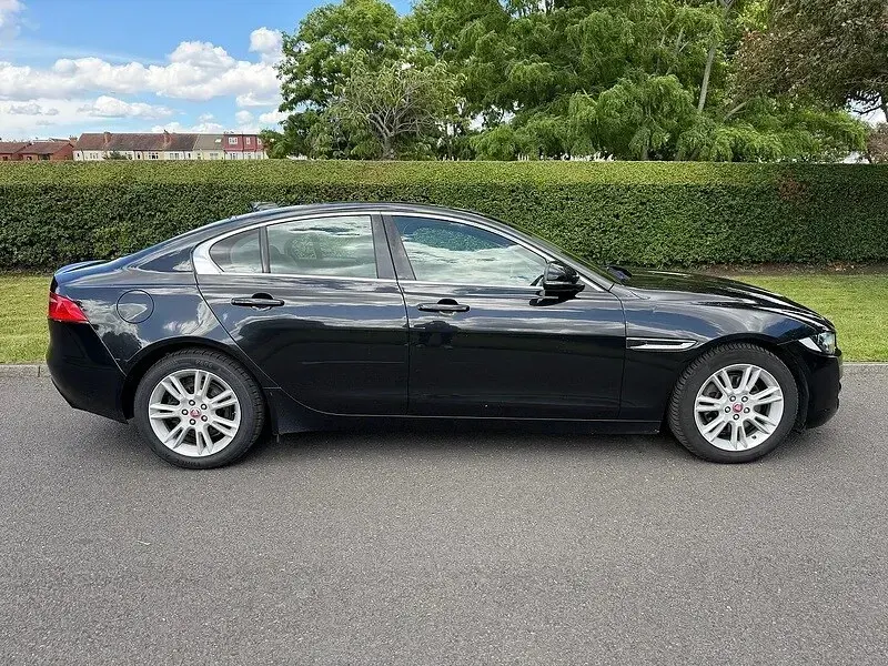 Used Jaguar XE Prestige 180 HP (132 kW) 2017 Black Sedan