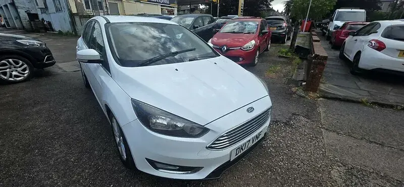 Used Ford Focus Titanium 125 HP (91 kW) 2017 White Hatchback