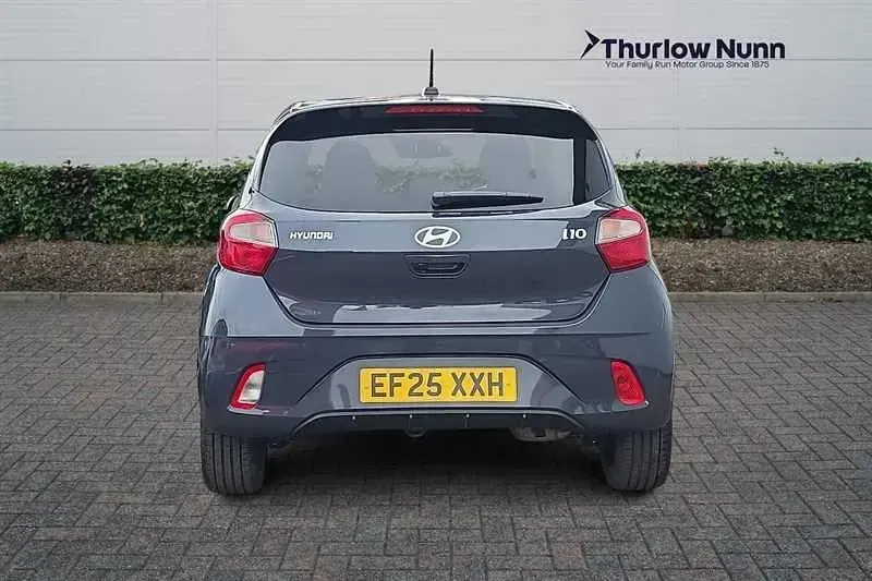 Gebraucht Hyundai i10 Premium 63 PS (46 kW) 2025 Grau Kleinwagen
