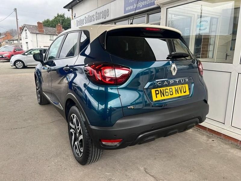 Used Renault Captur Iconic 90 HP (66 kW) 2018 Blue SUV