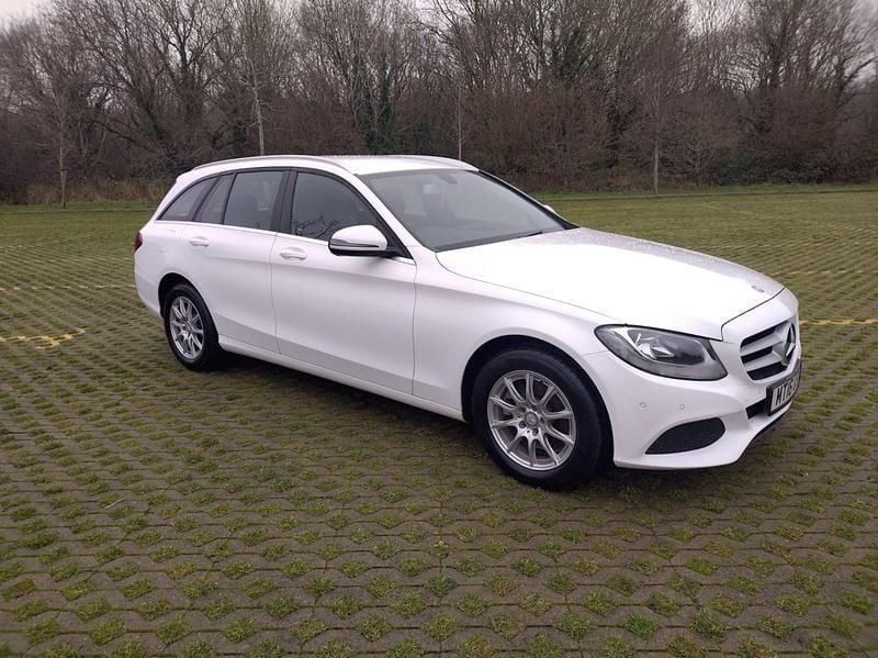 Used Mercedes C220 Executive 2016 White Estate