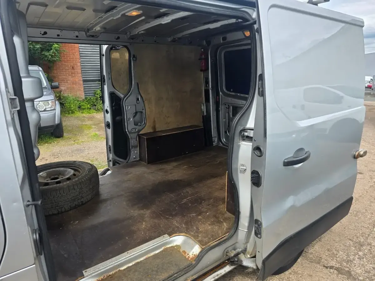 Used Renault Trafic 2017 Silver MPV