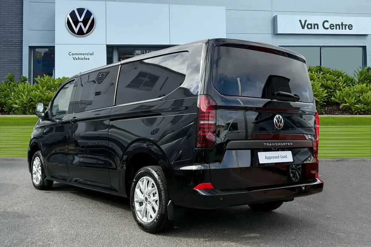 New VW T7 Pro 150 HP (110 kW) 2026 Black Van