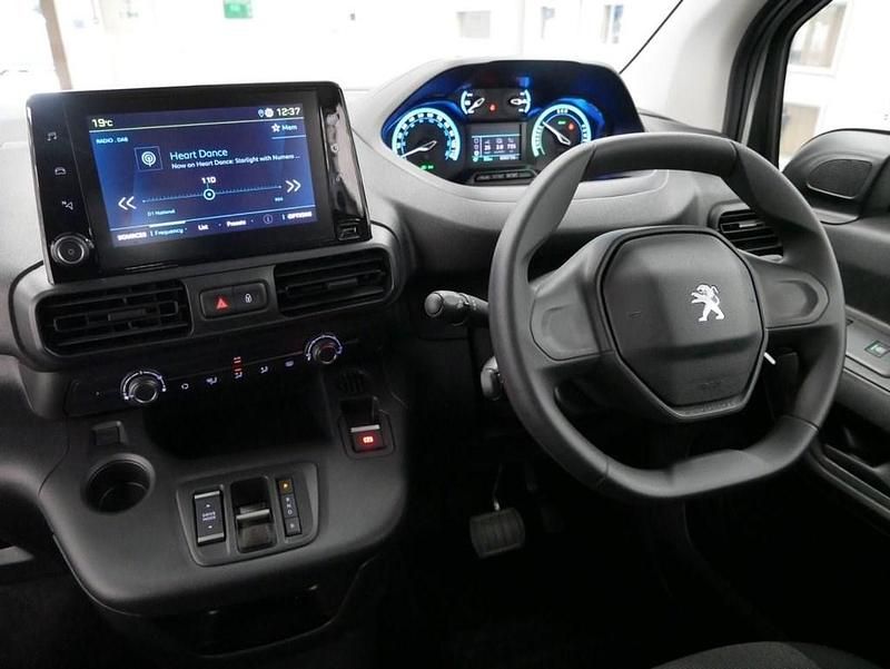 Used Peugeot E-Partner Premium 50 kW (68 HP) 2024 White MPV