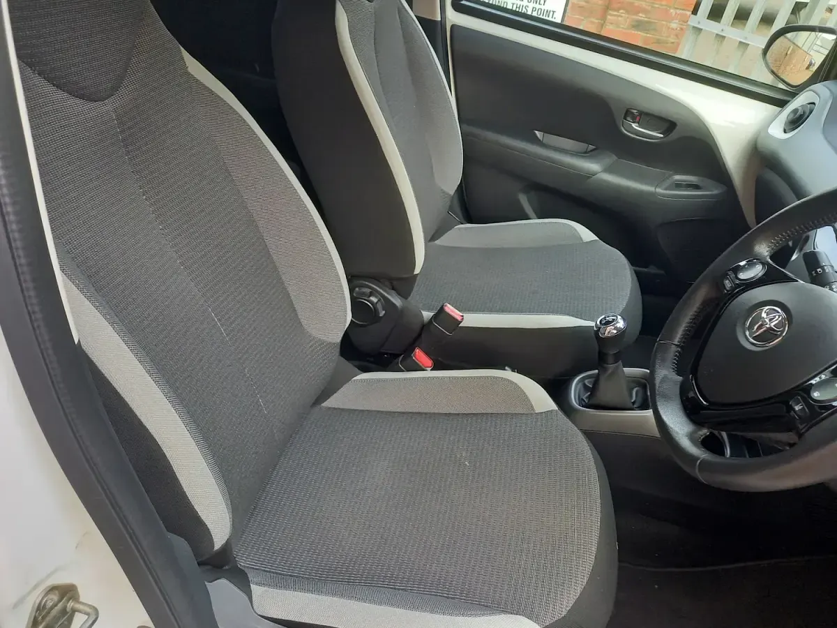 Used Toyota Aygo Trend 72 HP (52 kW) 2021 White Hatchback