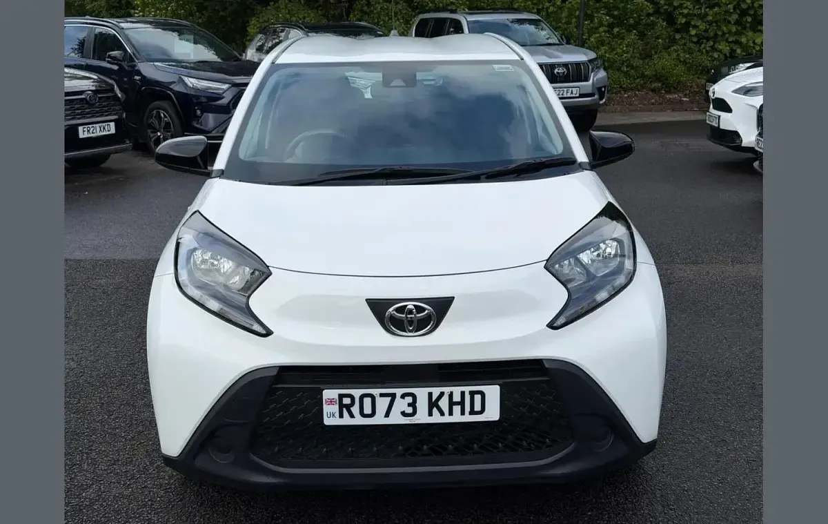 Used Toyota Aygo X PURE 72 HP (52 kW) 2023 White SUV
