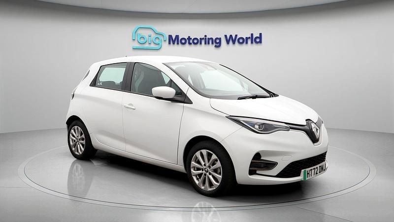 White Used 2022 Renault Zoe SE Hatchback | £9,600 (Good price) - Image 1/4
