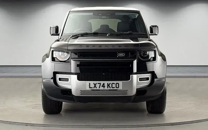Used Land Rover Defender S 250 HP (183 kW) 2024 Santorini black SUV