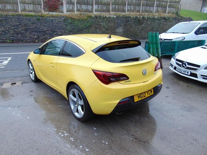 Used Vauxhall Astra GTC SRi 2012 Yellow Hatchback