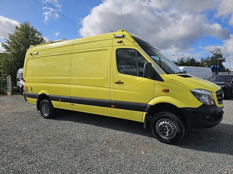 Used Mercedes Sprinter 190 HP (139 kW) 2018 Yellow Van