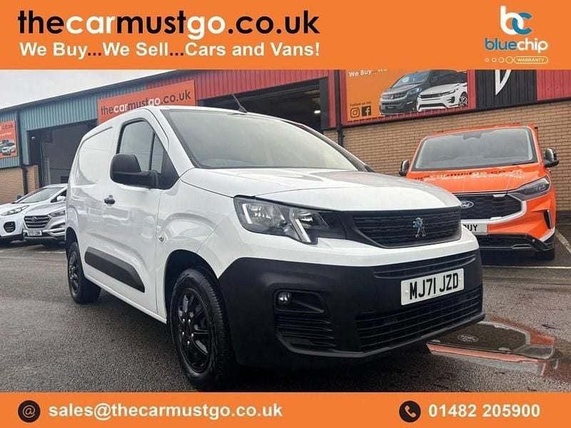 White Used 2021 Peugeot Partner Premium MPV | £10,990 (Good price) - Image 1/4