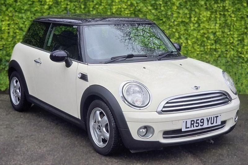 White Used 2009 Mini Cooper Hatch Hatchback | £6,495 (Fair price) - Image 1/1