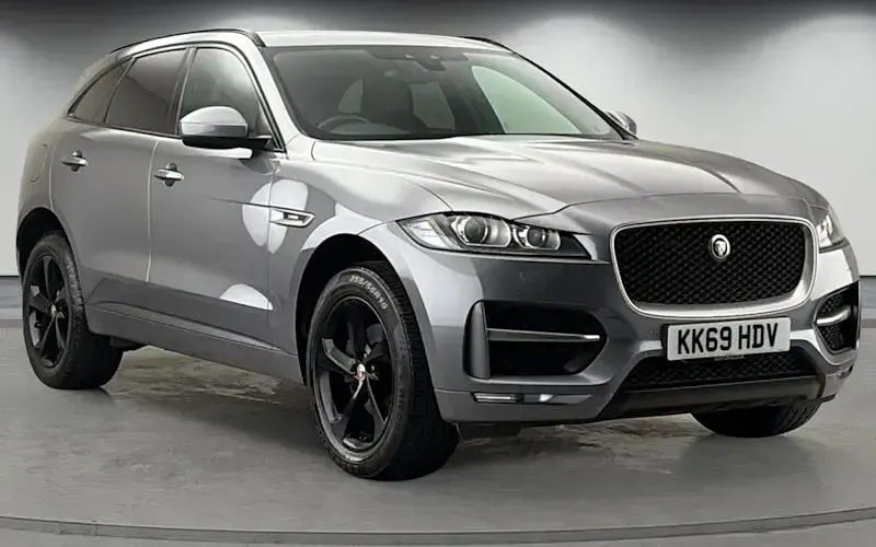 Usado Jaguar F-Pace R-Sport 180 HP (132 kW) 2019 SUV