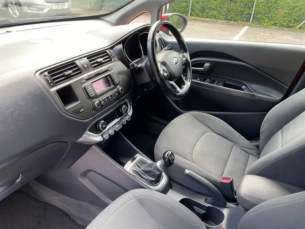 Used Kia Rio 90 HP (66 kW) 2013 Red Hatchback