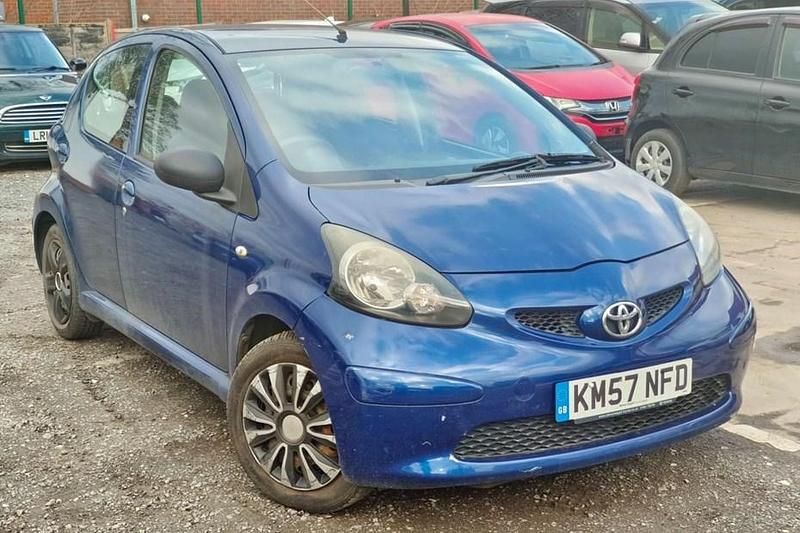 Begagnad Toyota Aygo 67 HK (49 kW) 2007 Blå Halvkombi