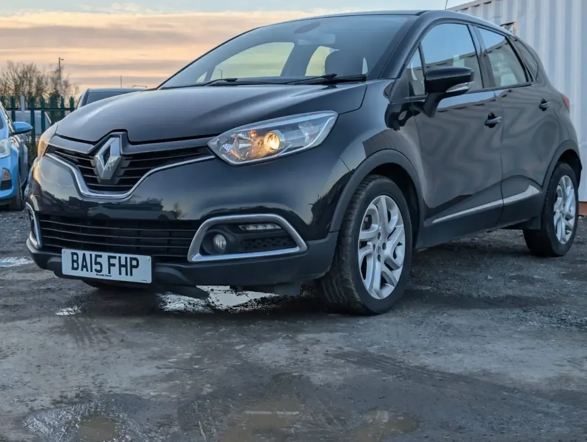 Second-hand Renault Captur Dynamique 90 CP (66 kW) 2015 Negru SUV