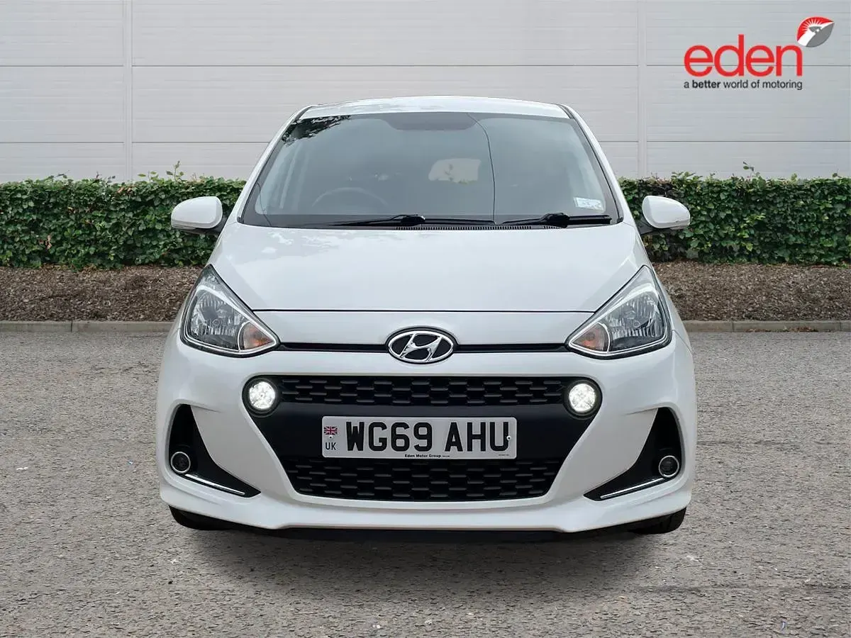 Used Hyundai i10 Premium SE 88 HP (64 kW) 2019 White Hatchback