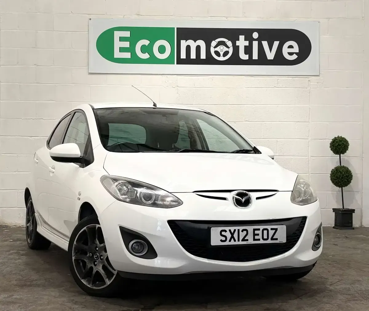 Used Mazda 2 Edition 84 HP (61 kW) 2012 White Hatchback