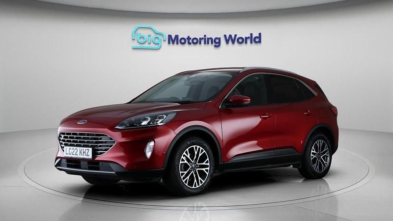 Used Ford Kuga Titanium 148 HP (108 kW) 2022 Red SUV