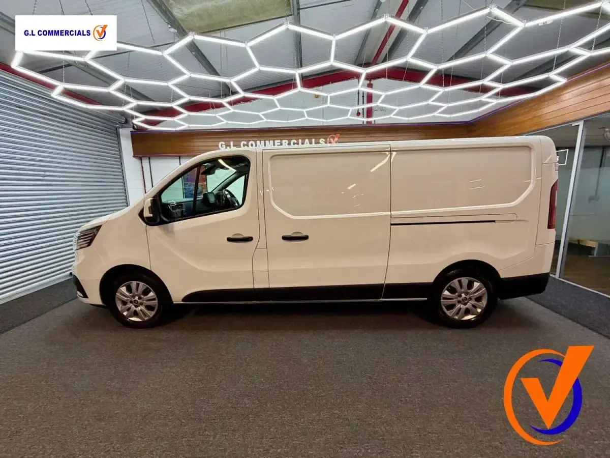 Used Renault Trafic 2022 White MPV